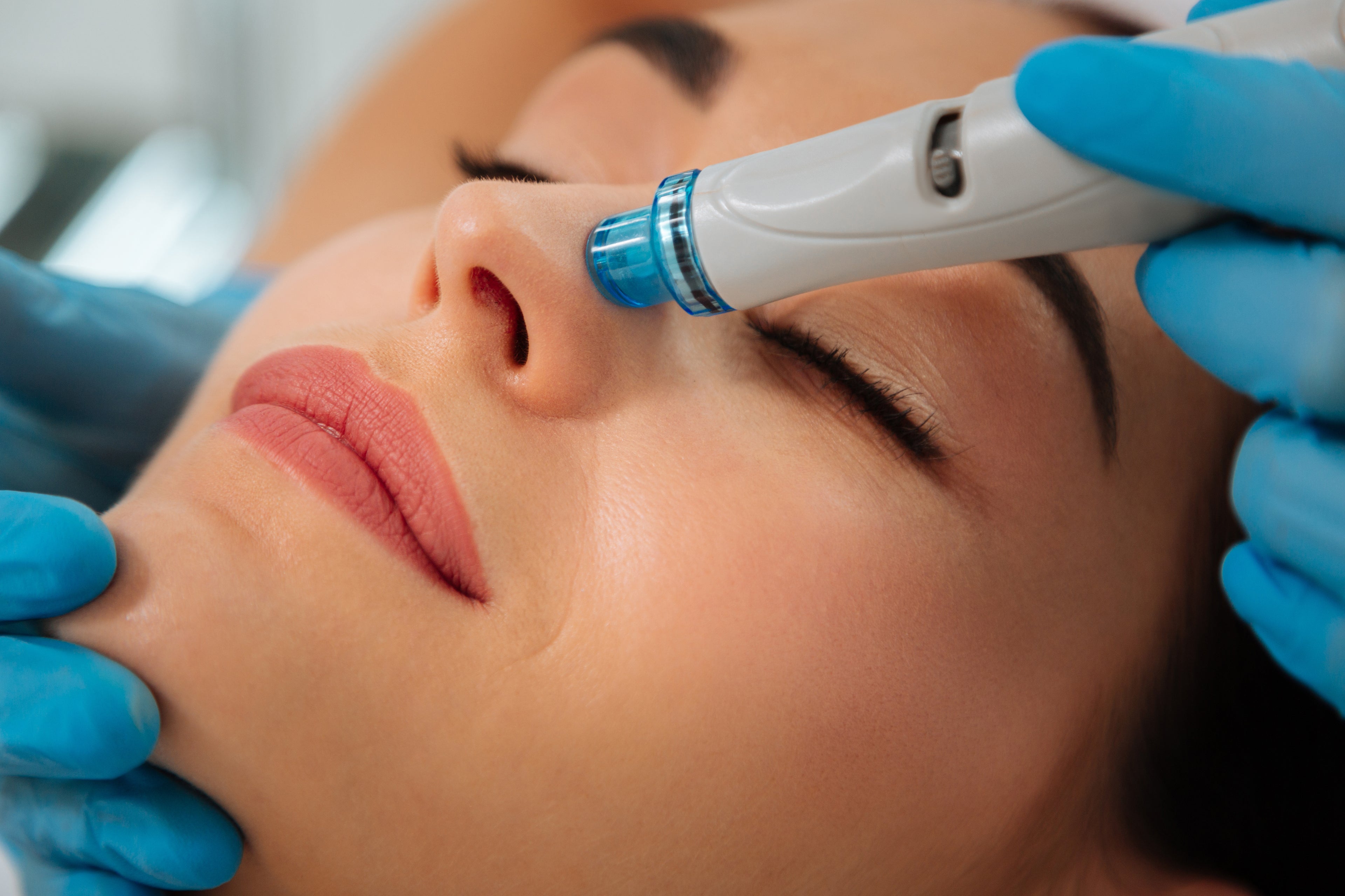 The Mini Hydro Dermabrasion Facial